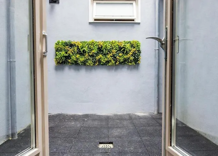 Haya Historic - Shiraz Apartment *