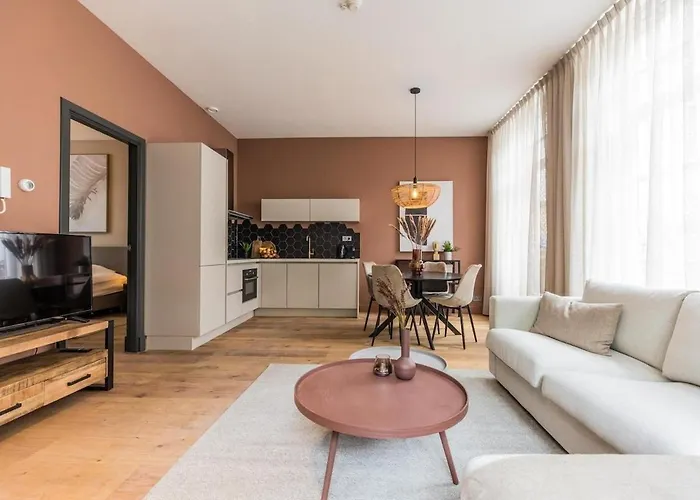 Haya Historic - Shiraz Apartment *