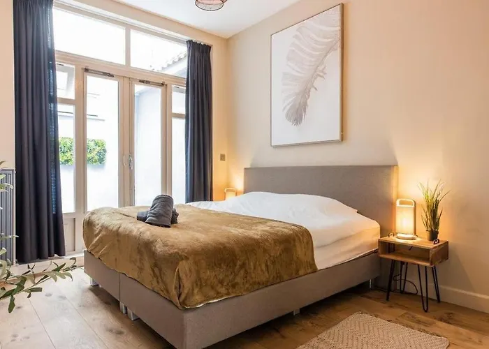 Haya Historic - Shiraz Appartement Den Haag