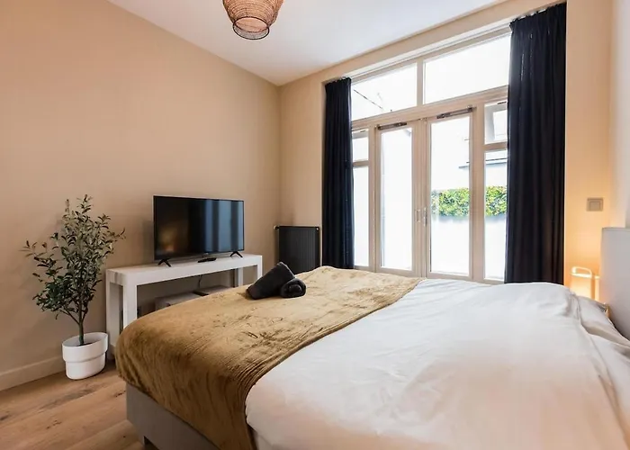 Haya Historic - Shiraz Apartment The Hague